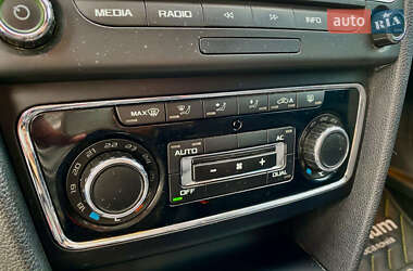 Лифтбек Skoda Superb 2012 в 