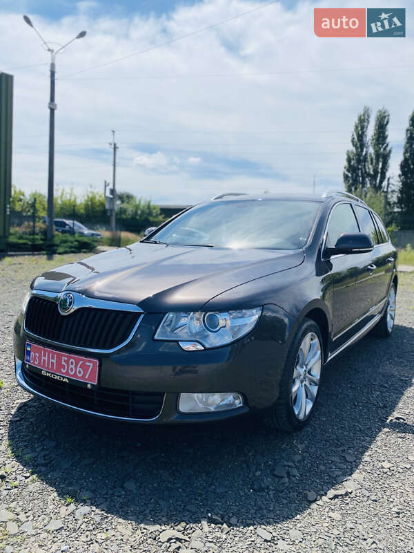 Універсал Skoda Superb 2011 в Рівному