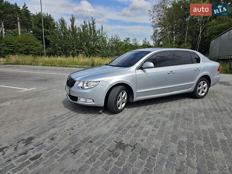 Лифтбек Skoda Superb 2010 в Львове