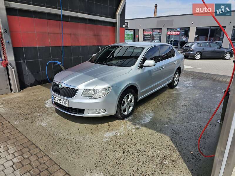 Лифтбек Skoda Superb 2010 в Львове