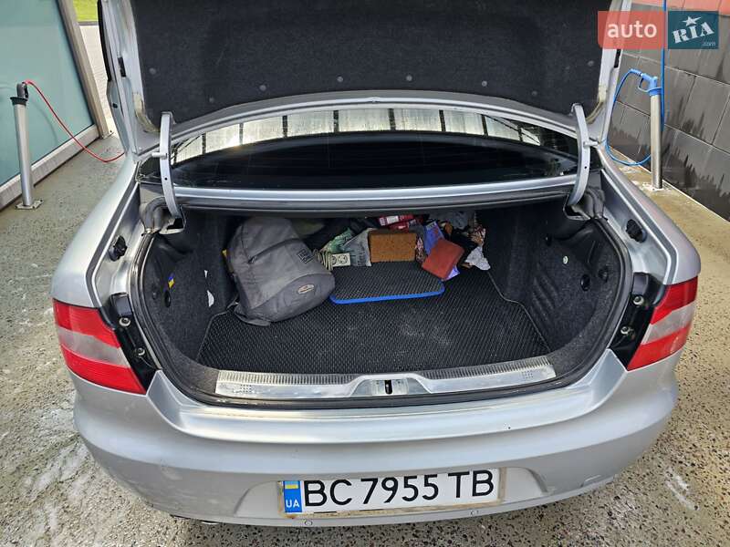 Лифтбек Skoda Superb 2010 в Львове