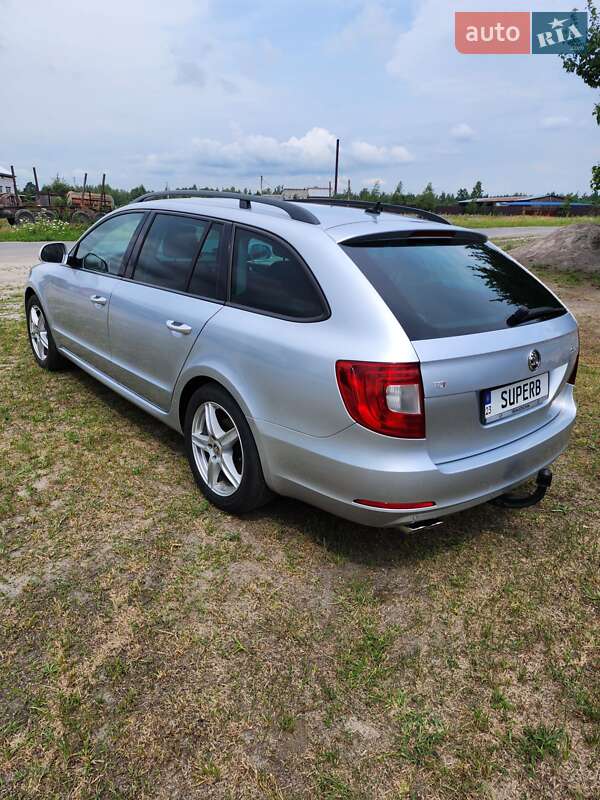 Универсал Skoda Superb 2010 в Луцке