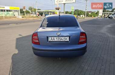 Лифтбек Skoda Superb 2006 в 