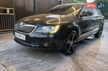 Лифтбек Skoda Superb 2013 в 