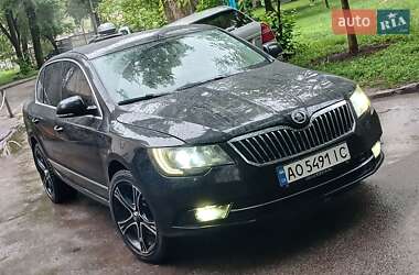 Лифтбек Skoda Superb 2013 в 