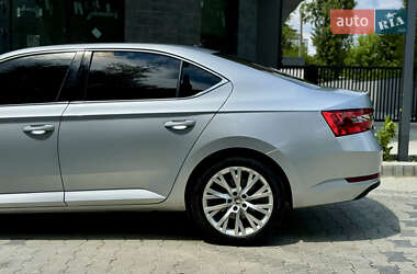 Лифтбек Skoda Superb 2022 в 