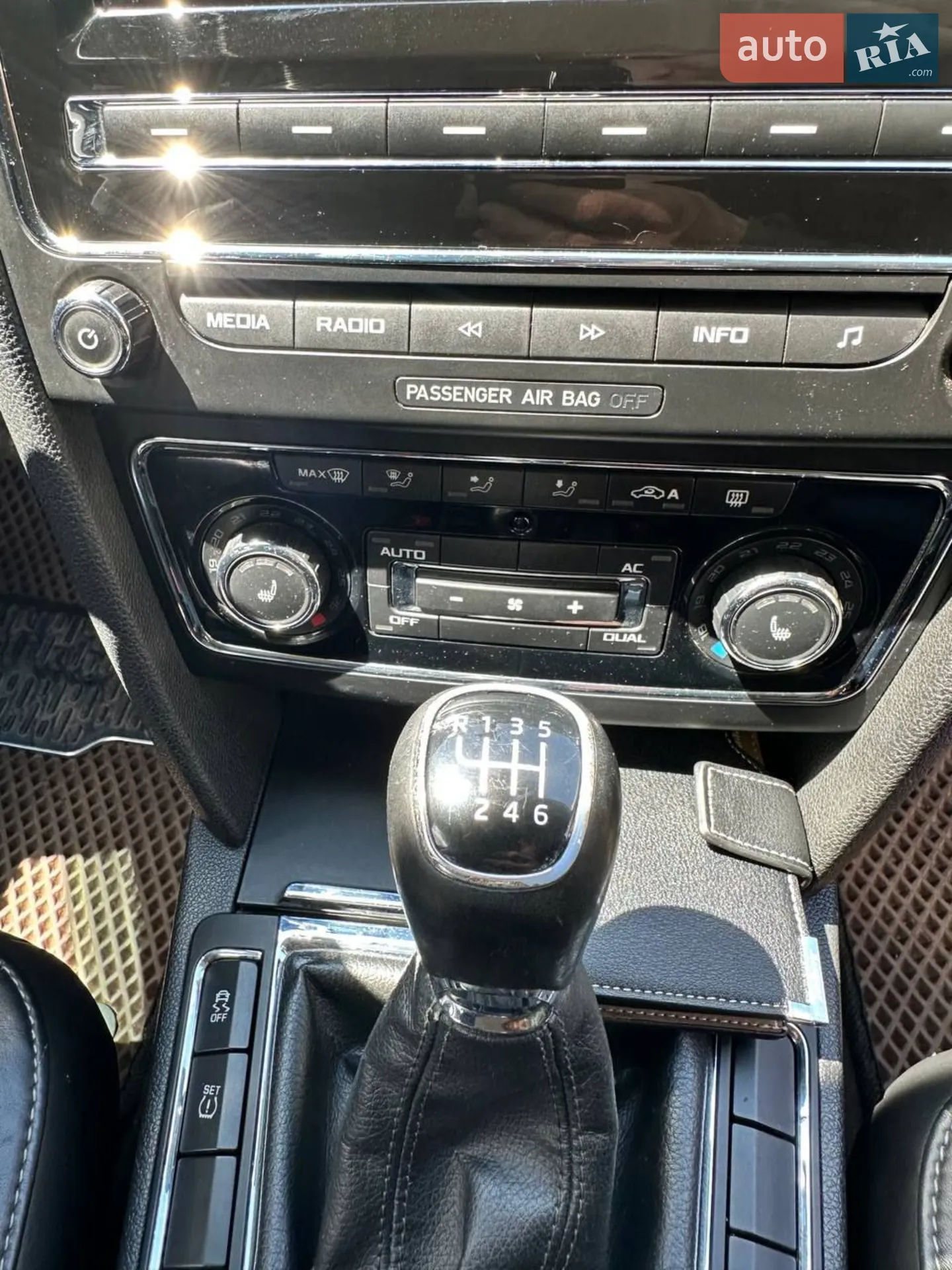 2010 Skoda Superb - мініатюра 13