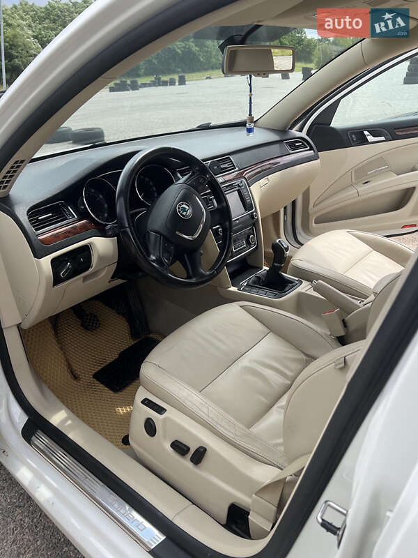 Универсал Skoda Superb 2010 в Винниках