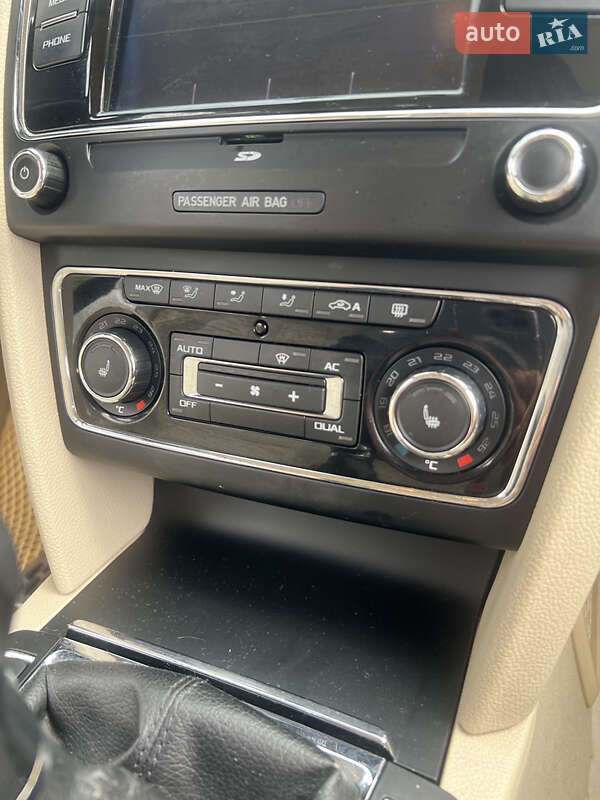 Универсал Skoda Superb 2010 в Винниках