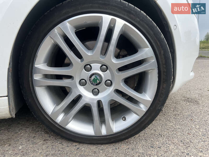 Универсал Skoda Superb 2010 в Винниках