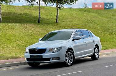 Лифтбек Skoda Superb 2010 в 