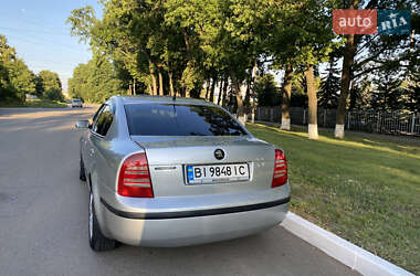 Лифтбек Skoda Superb 2004 в 