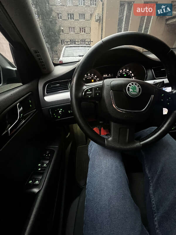Универсал Skoda Superb 2012 в Черновцах