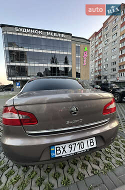 Лифтбек Skoda Superb 2012 в 