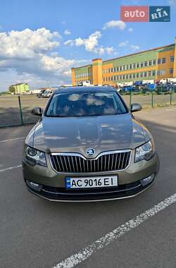 Универсал Skoda Superb 2015 в Луцке