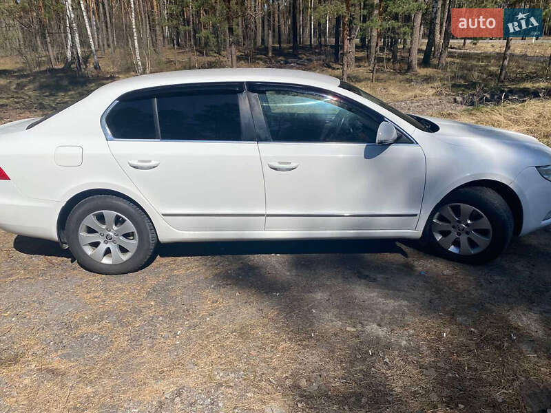 Лифтбек Skoda Superb 2012 в Сарнах