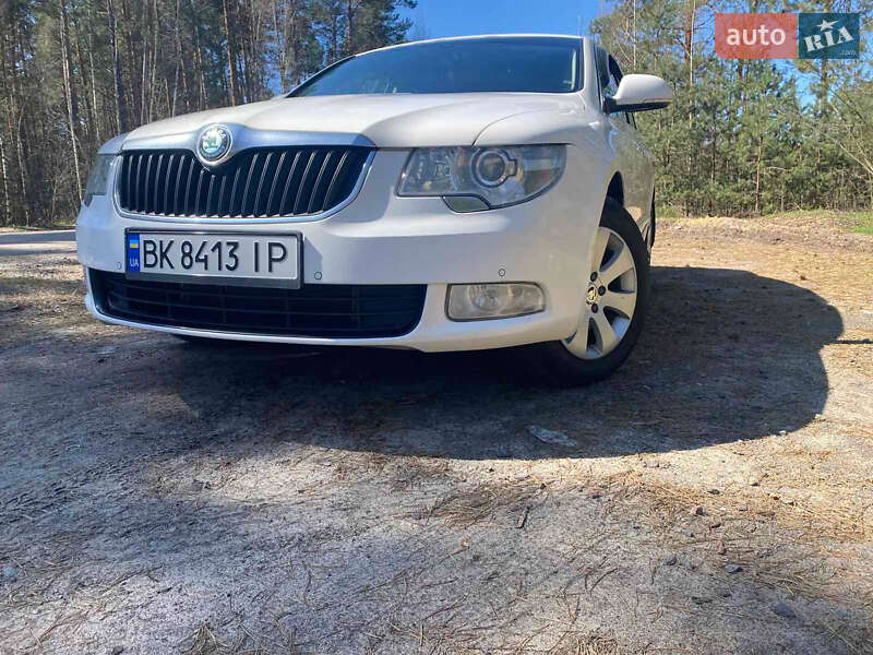 Лифтбек Skoda Superb 2012 в Сарнах