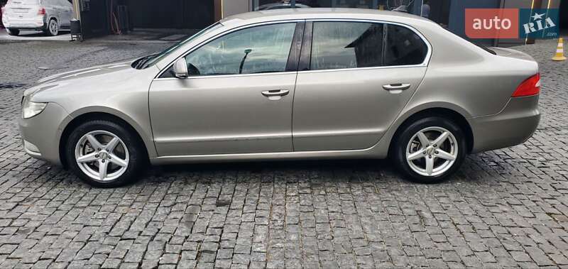 Лифтбек Skoda Superb 2009 в Великой Багачке