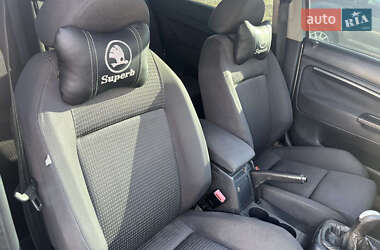 Лифтбек Skoda Superb 2006 в 