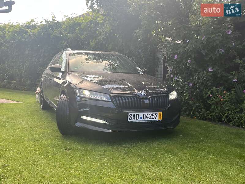 Универсал Skoda Superb 2020 в Коростене