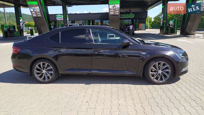 Лифтбек Skoda Superb 2016 в 