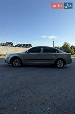 Лифтбек Skoda Superb 2005 в 