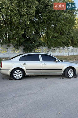 Лифтбек Skoda Superb 2005 в 