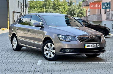 Лифтбек Skoda Superb 2014 в 