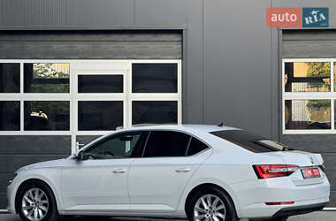 Лифтбек Skoda Superb 2019 в 