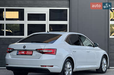 Лифтбек Skoda Superb 2019 в 