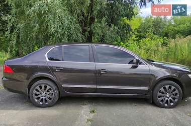 Лифтбек Skoda Superb 2011 в 