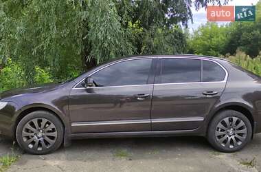 Лифтбек Skoda Superb 2011 в 
