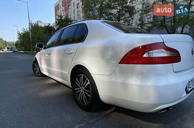 Лифтбек Skoda Superb 2011 в 