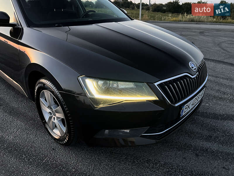 Лифтбек Skoda Superb 2017 в Киеве