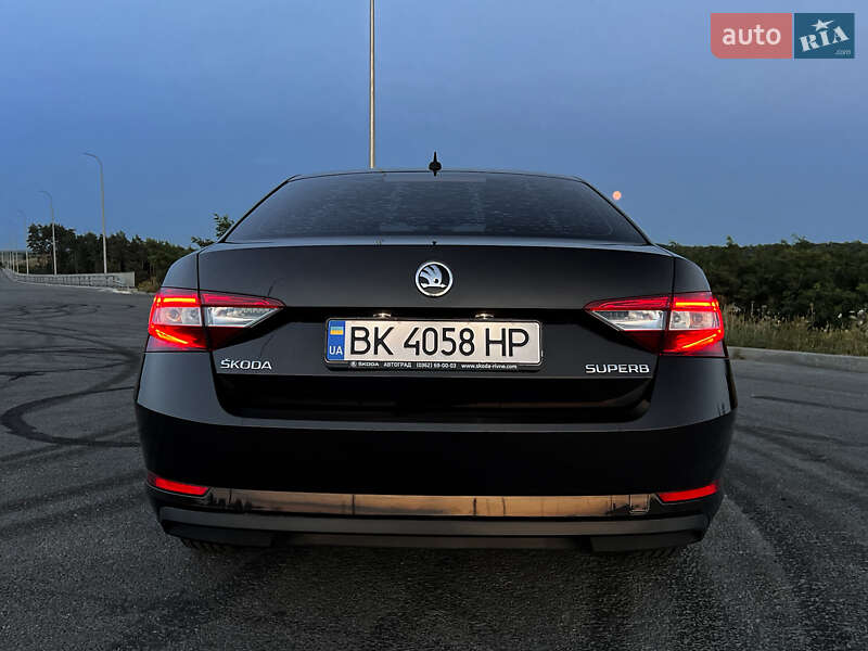 Лифтбек Skoda Superb 2017 в Киеве