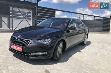 Лифтбек Skoda Superb 2022 в 