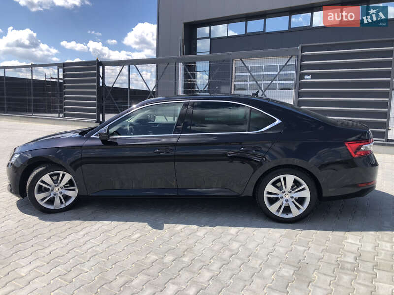 Лифтбек Skoda Superb 2022 в Луцке