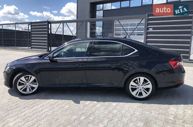 Лифтбек Skoda Superb 2022 в 
