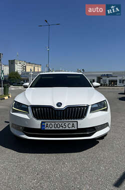 Универсал Skoda Superb 2015 в Ужгороде