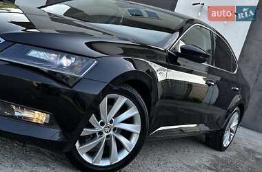 Лифтбек Skoda Superb 2016 в 