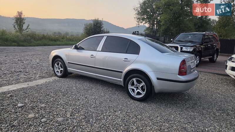 Лифтбек Skoda Superb 2005 в Тячеве