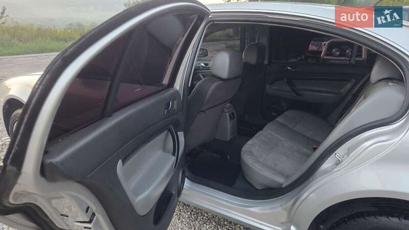 Лифтбек Skoda Superb 2005 в Тячеве