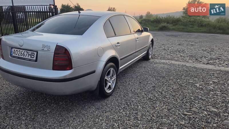 Лифтбек Skoda Superb 2005 в Тячеве