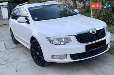 Универсал Skoda Superb 2011 в Жовкве