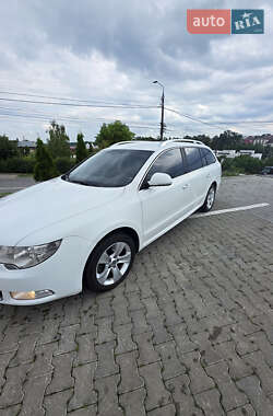 Універсал Skoda Superb 2012 в Чернівцях