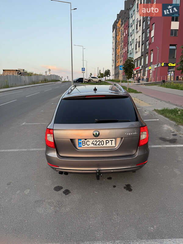 Универсал Skoda Superb 2010 в Ровно