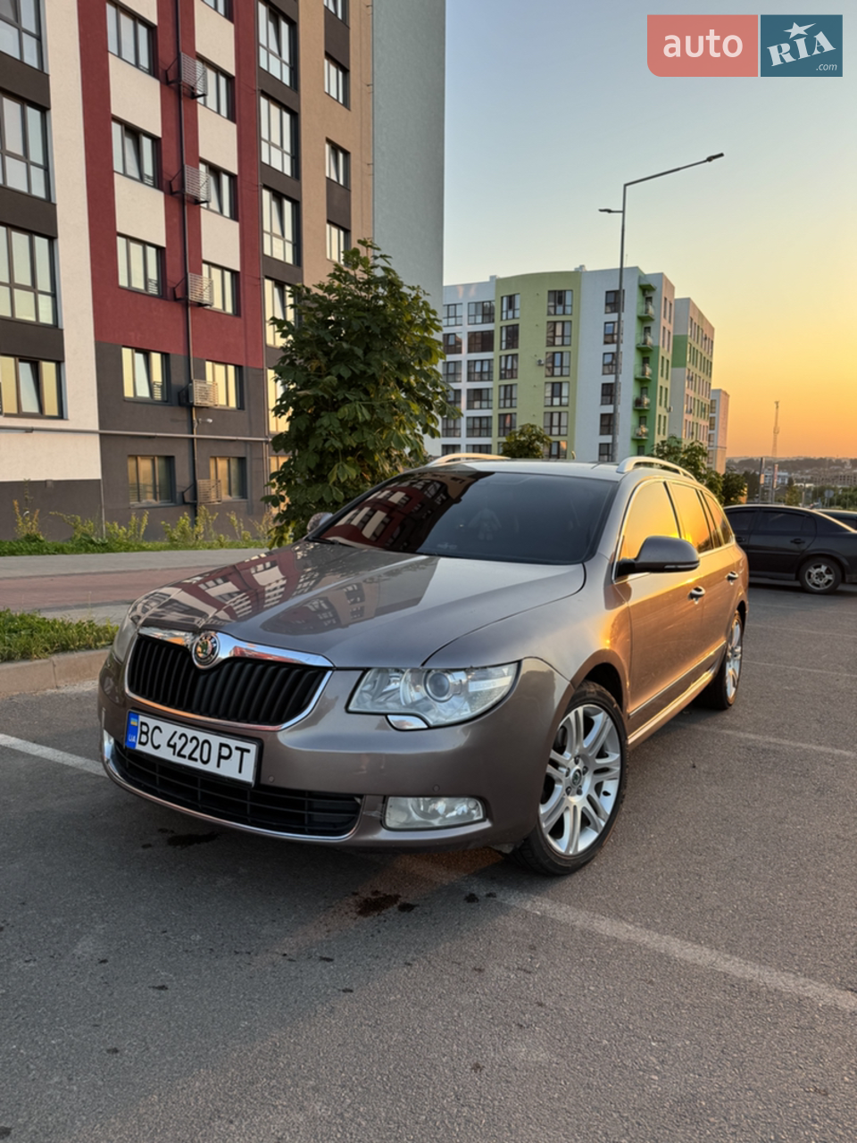 2010 Skoda Superb - мініатюра 16