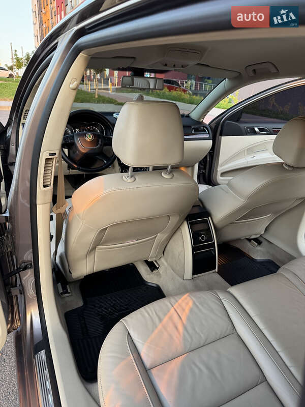 Универсал Skoda Superb 2010 в Ровно