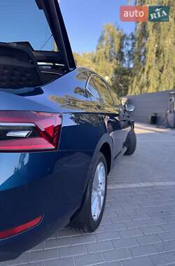 Лифтбек Skoda Superb 2022 в 