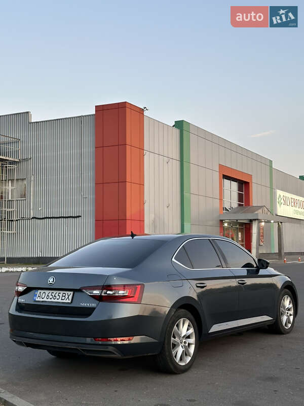 Лифтбек Skoda Superb 2016 в Мукачево